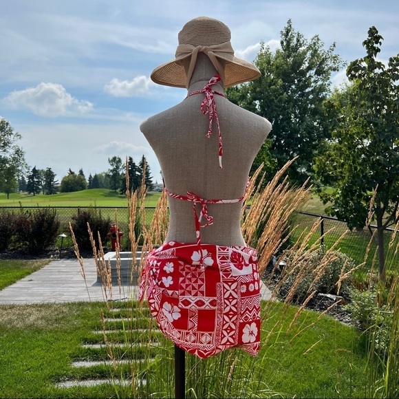 Hilo Hattie Red and White Bikini with matching Sarong - Picture 3 of 11